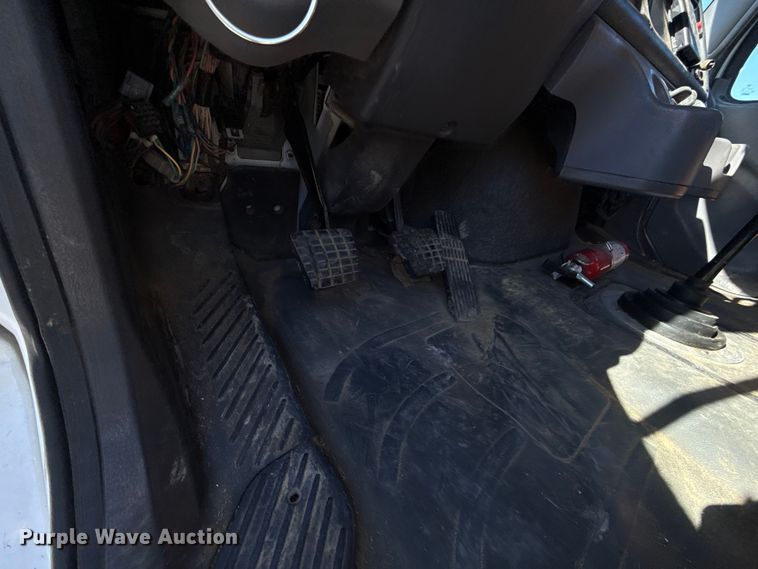 image for item DR0989 2007 Freightliner Business Class M2 vacuum truck