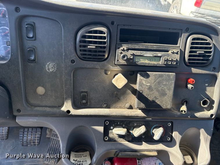 image for item DR0989 2007 Freightliner Business Class M2 vacuum truck