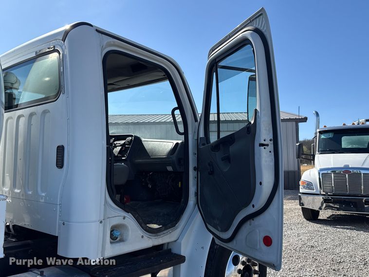 image for item DR0989 2007 Freightliner Business Class M2 vacuum truck