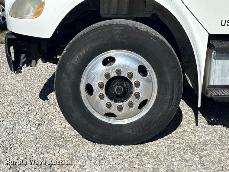 image for item DR0989 2007 Freightliner Business Class M2 vacuum truck