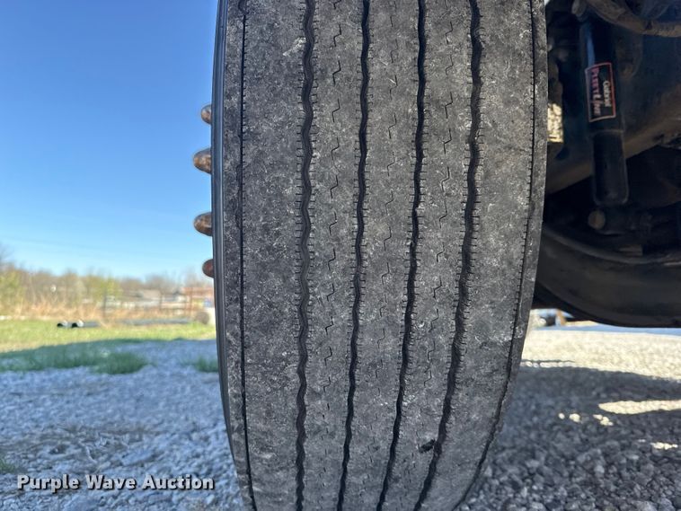 image for item DR0989 2007 Freightliner Business Class M2 vacuum truck