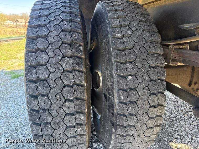 image for item DR0989 2007 Freightliner Business Class M2 vacuum truck