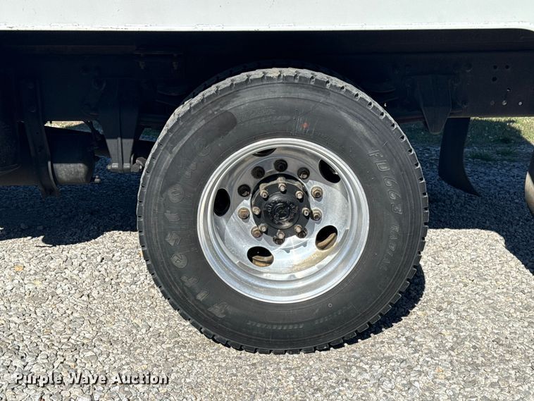 image for item DR0989 2007 Freightliner Business Class M2 vacuum truck