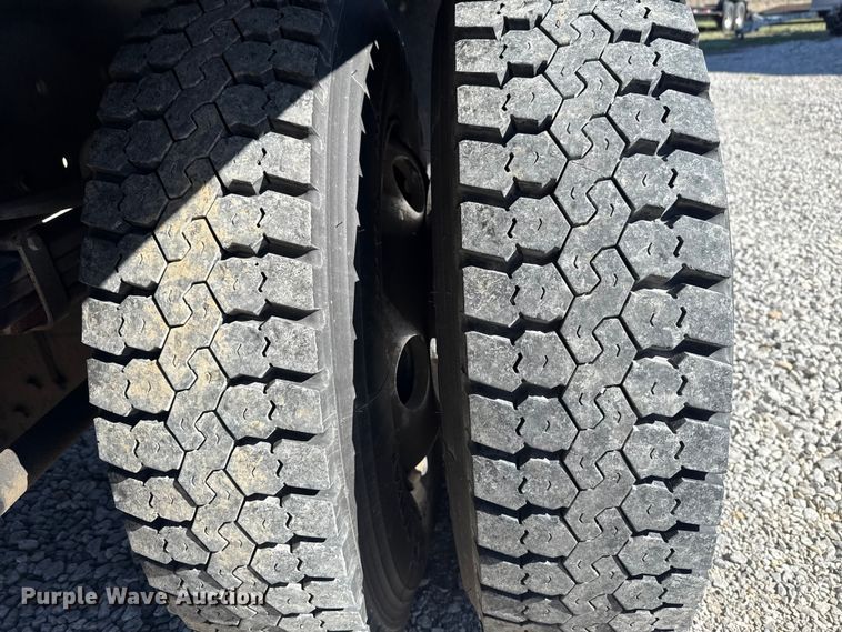 image for item DR0989 2007 Freightliner Business Class M2 vacuum truck