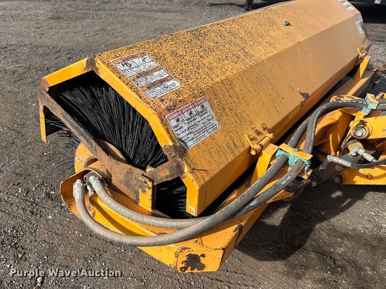 image for item DR1008 Rosco 4930 broom