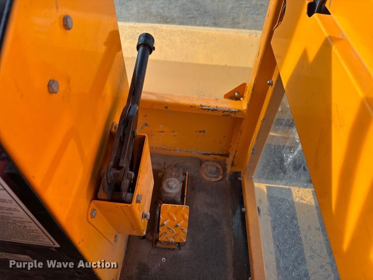 image for item DR1008 Rosco 4930 broom