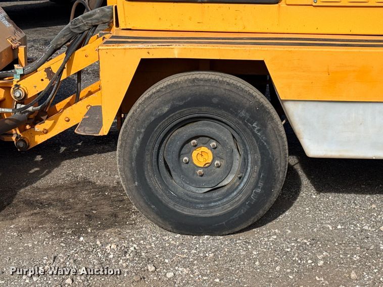 image for item DR1008 Rosco 4930 broom