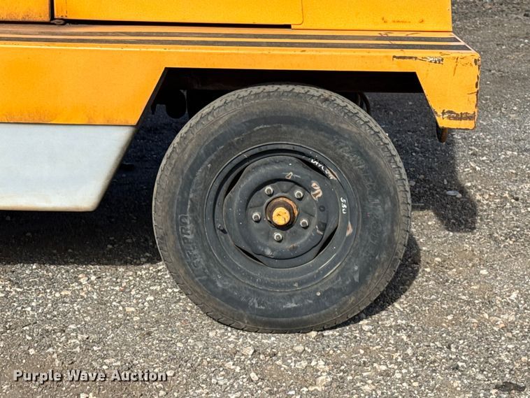 image for item DR1008 Rosco 4930 broom