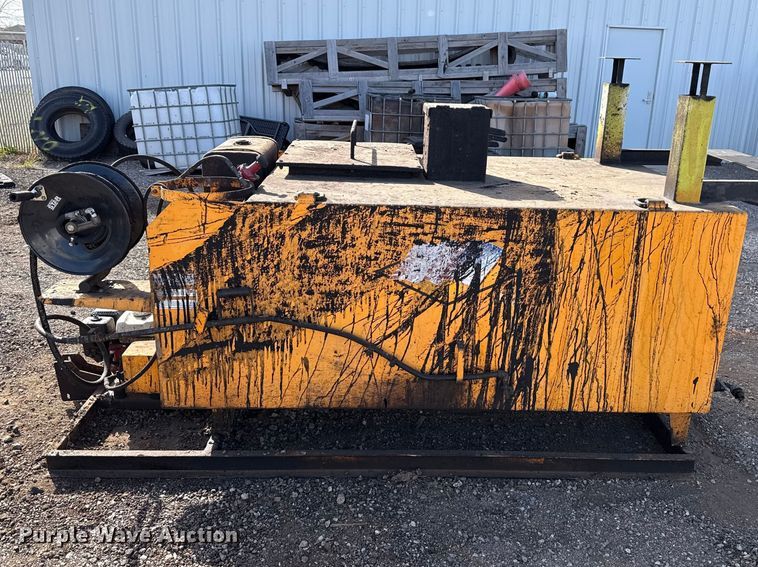 image for item DR1011 LeeBoy L500 tack distributer trailer