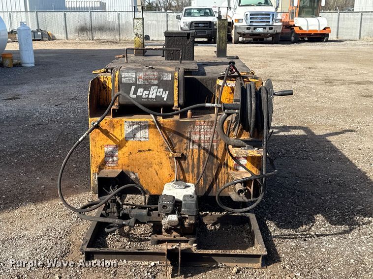 image for item DR1011 LeeBoy L500 tack distributer trailer