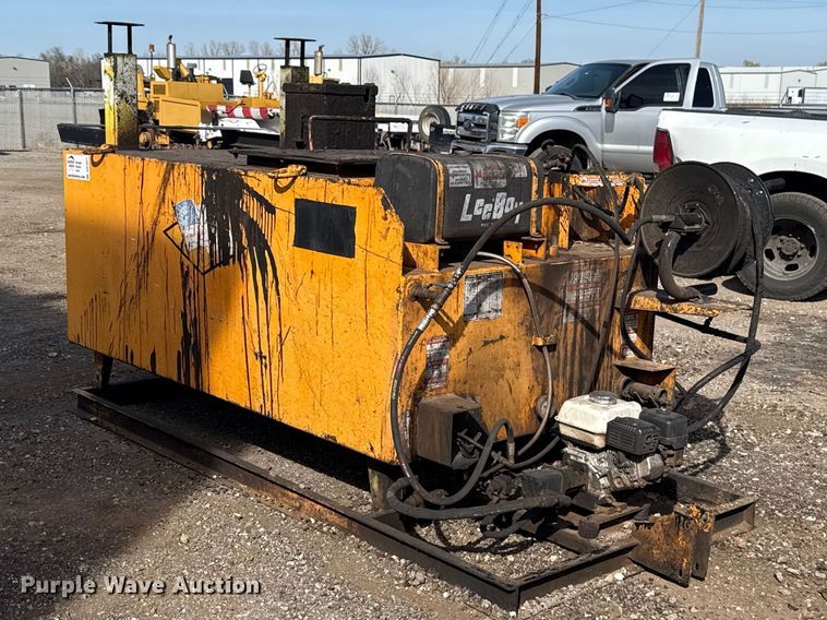 image for item DR1011 LeeBoy L500 tack distributer trailer