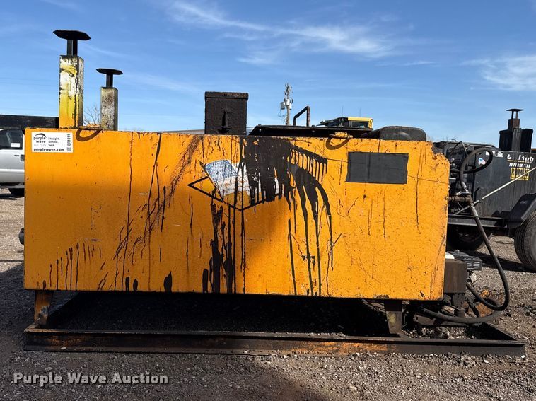 image for item DR1011 LeeBoy L500 tack distributer trailer