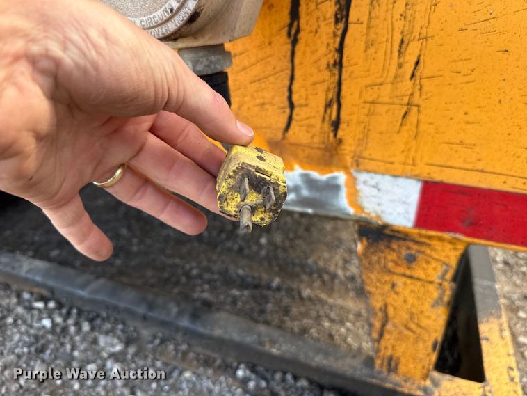 image for item DR1011 LeeBoy L500 tack distributer trailer