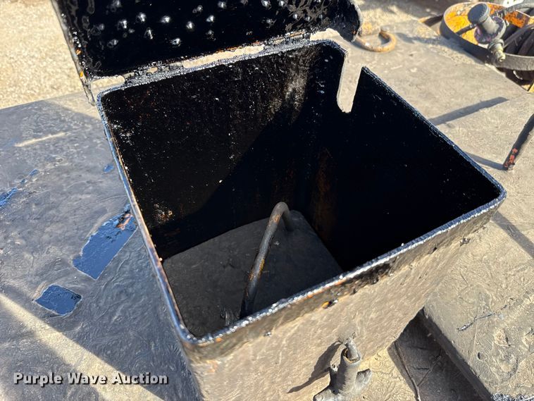 image for item DR1011 LeeBoy L500 tack distributer trailer