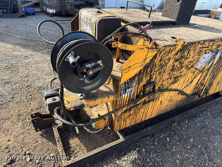 image for item DR1011 LeeBoy L500 tack distributer trailer