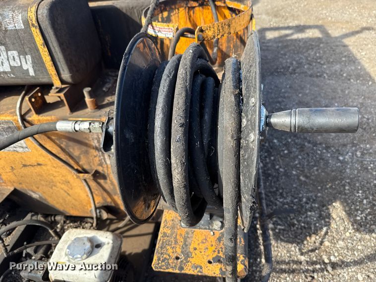 image for item DR1011 LeeBoy L500 tack distributer trailer