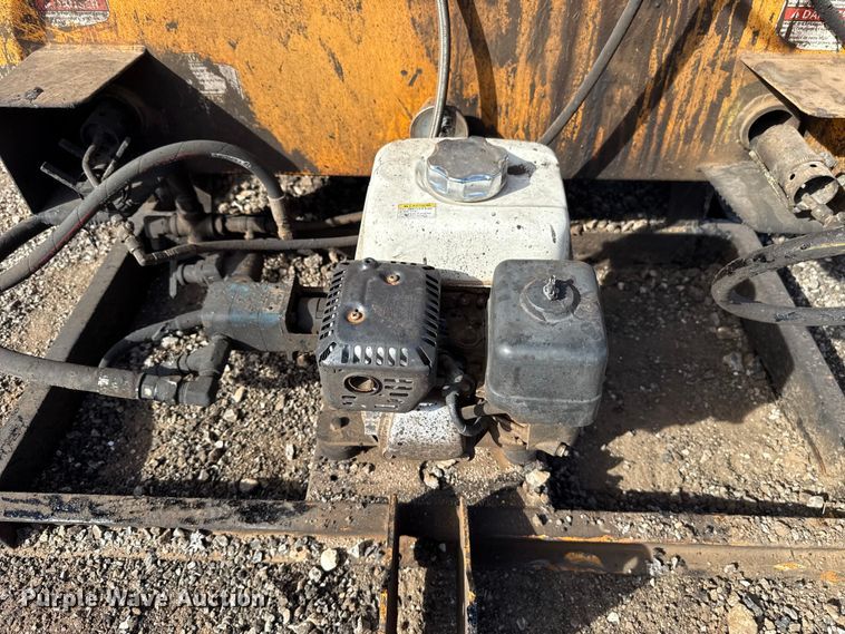 image for item DR1011 LeeBoy L500 tack distributer trailer