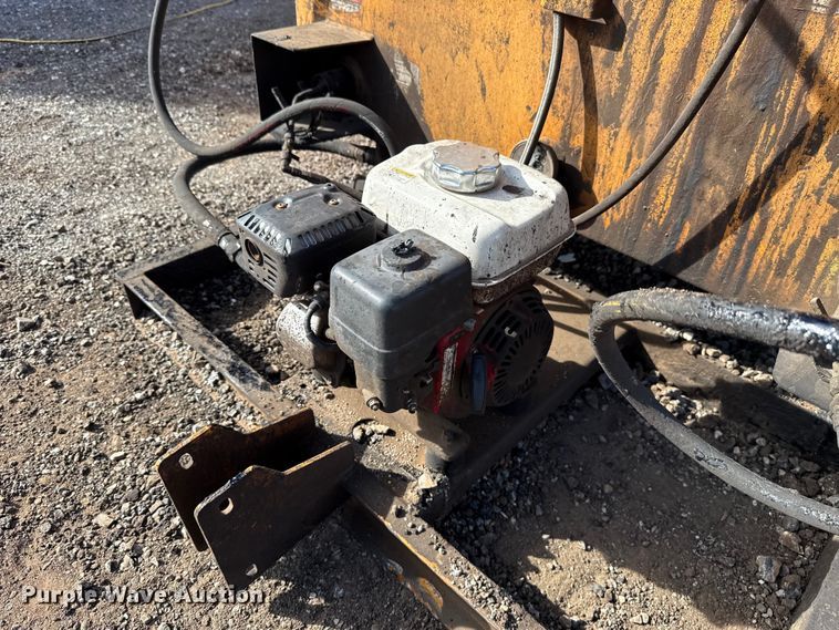 image for item DR1011 LeeBoy L500 tack distributer trailer