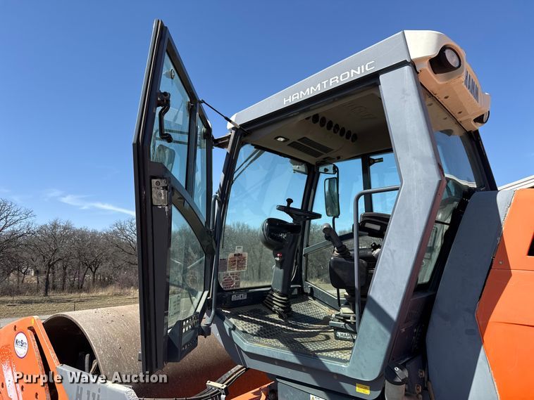 image for item DR1029 2015 Hamm H11i single drum vibratory roller