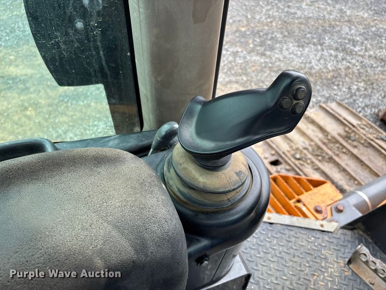 image for item DT0054 2016 Case 1150M dozer