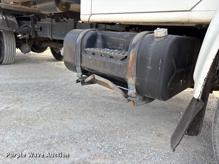 image for item DT0102 2001 International 4900 oil distributor truck