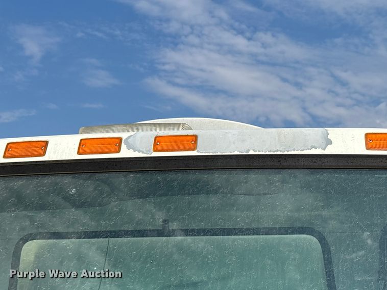 image for item DT0102 2001 International 4900 oil distributor truck