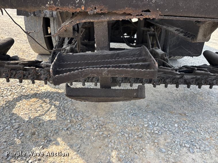 image for item DT0102 2001 International 4900 oil distributor truck