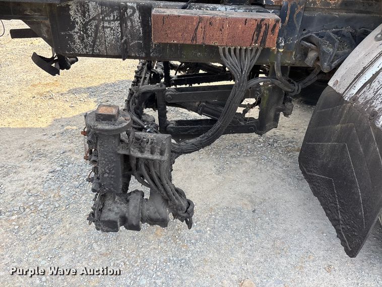 image for item DT0102 2001 International 4900 oil distributor truck