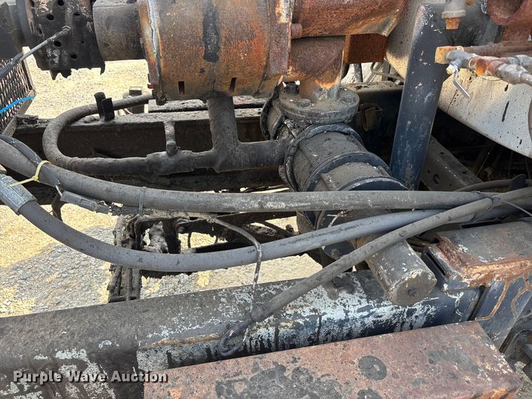 image for item DT0102 2001 International 4900 oil distributor truck