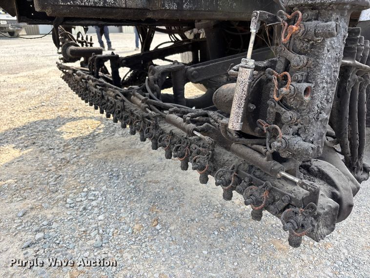 image for item DT0102 2001 International 4900 oil distributor truck