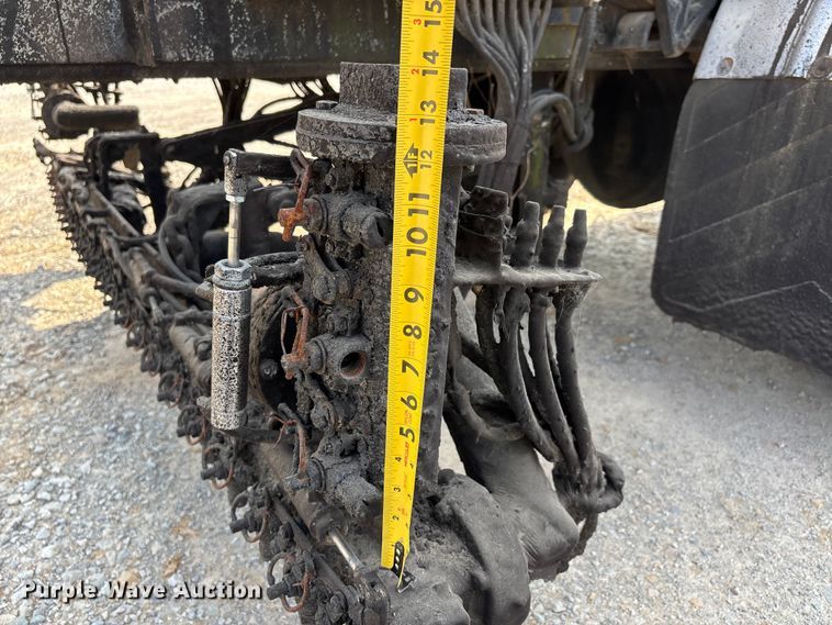 image for item DT0102 2001 International 4900 oil distributor truck