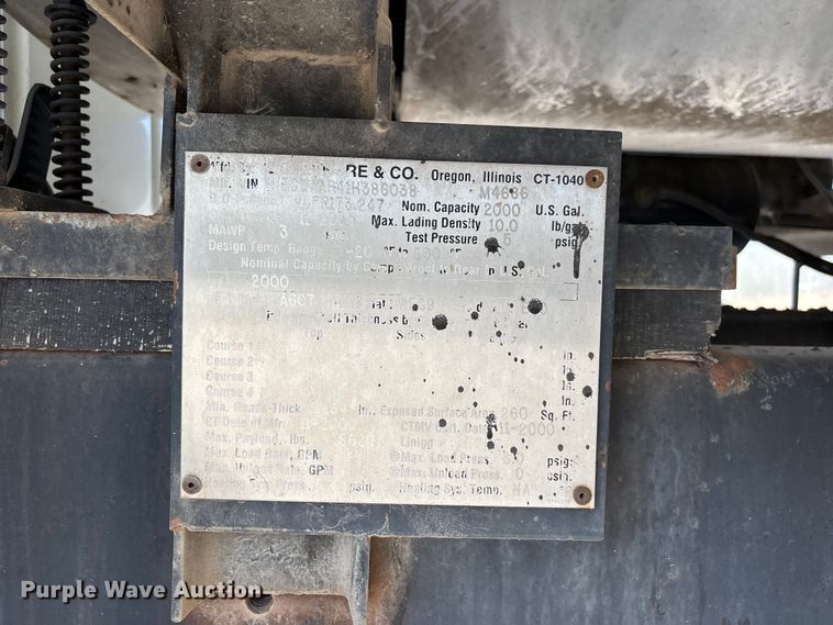 image for item DT0102 2001 International 4900 oil distributor truck