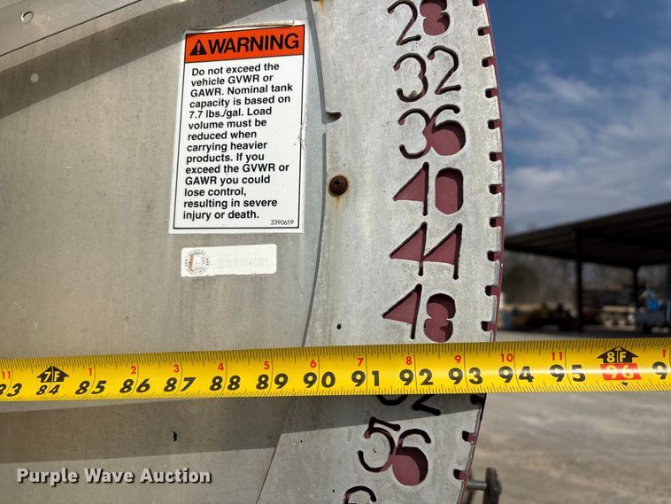 image for item DT0102 2001 International 4900 oil distributor truck