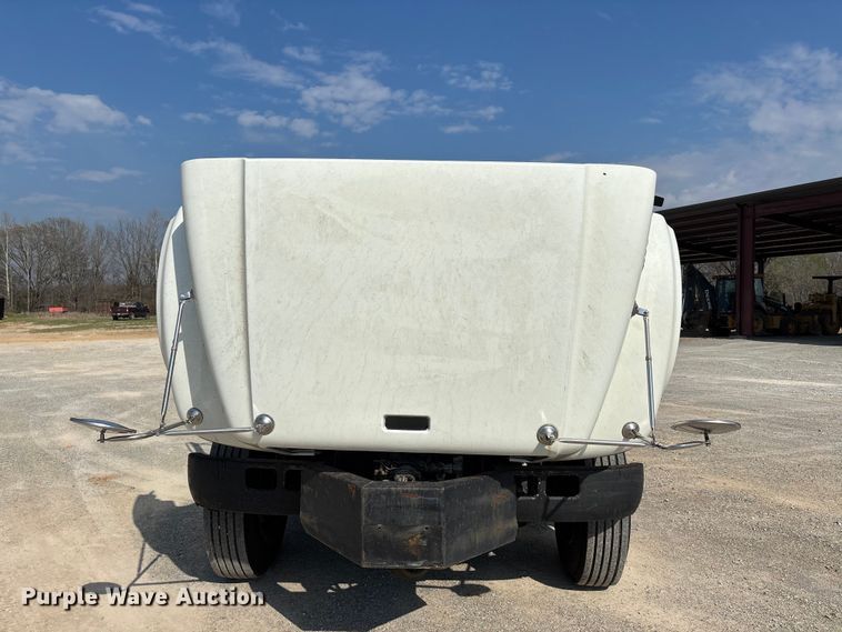 image for item DT0102 2001 International 4900 oil distributor truck