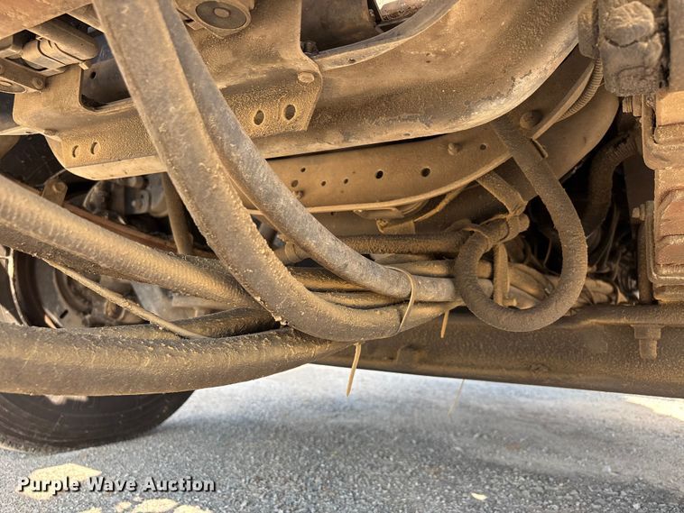 image for item DT0102 2001 International 4900 oil distributor truck