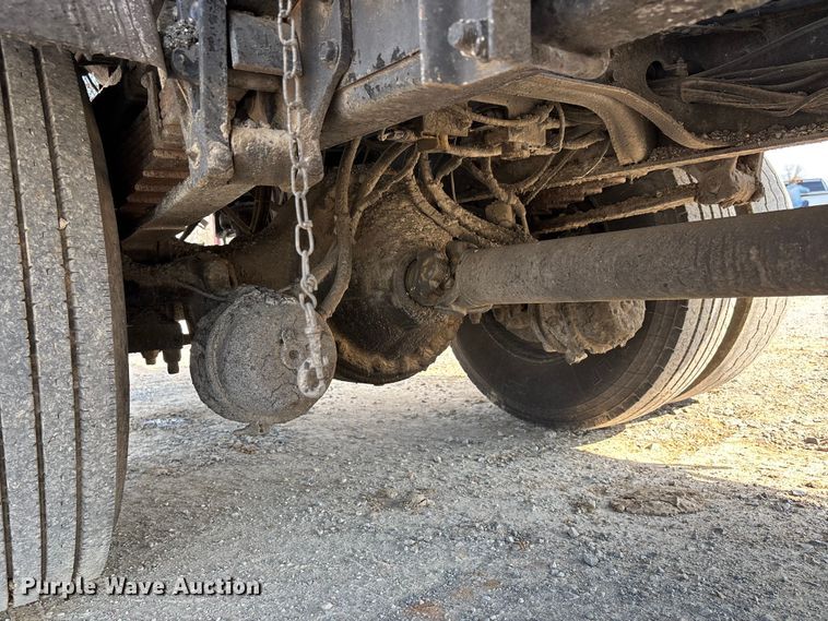 image for item DT0102 2001 International 4900 oil distributor truck