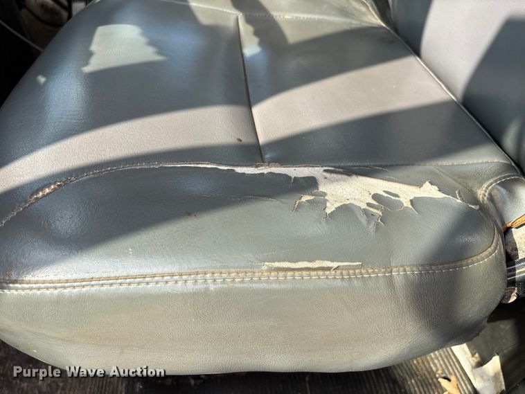 image for item DT0102 2001 International 4900 oil distributor truck