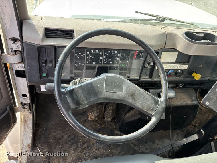 image for item DT0102 2001 International 4900 oil distributor truck