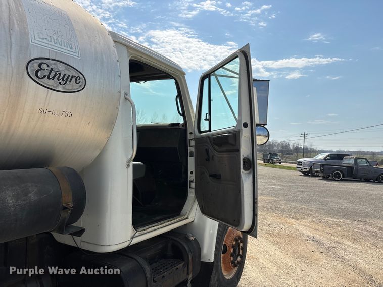 image for item DT0102 2001 International 4900 oil distributor truck