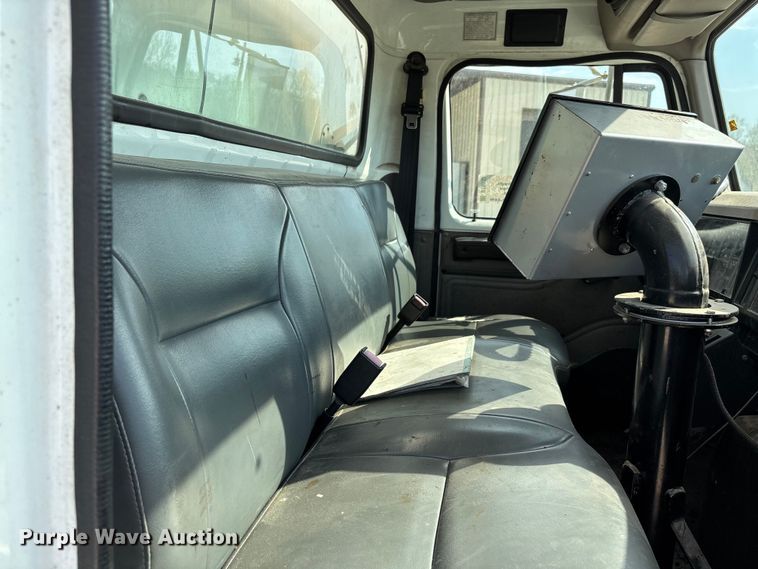 image for item DT0102 2001 International 4900 oil distributor truck