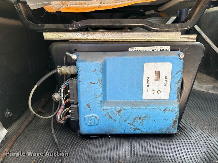 image for item DT0102 2001 International 4900 oil distributor truck