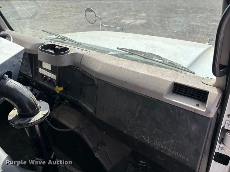 image for item DT0102 2001 International 4900 oil distributor truck