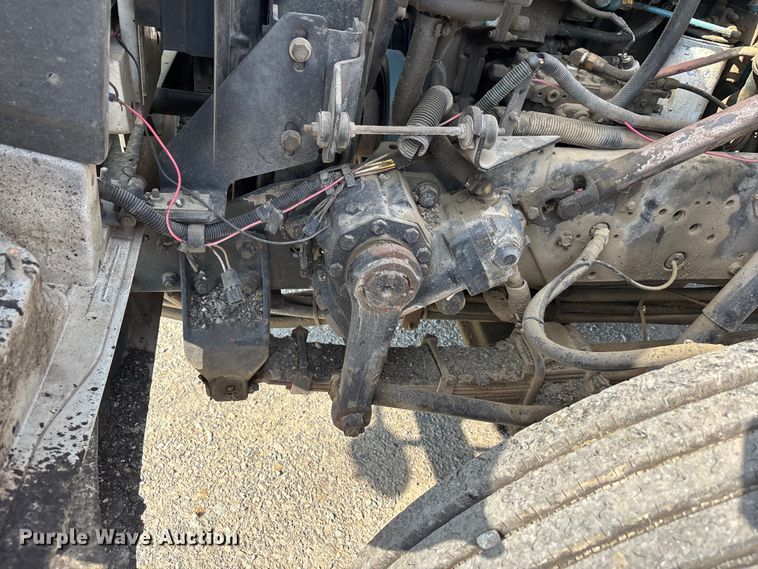 image for item DT0102 2001 International 4900 oil distributor truck