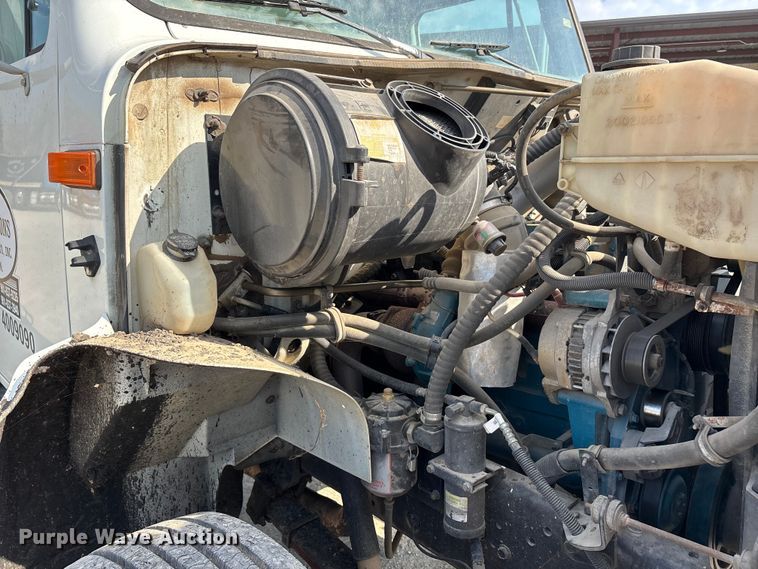 image for item DT0102 2001 International 4900 oil distributor truck