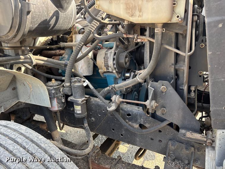 image for item DT0102 2001 International 4900 oil distributor truck