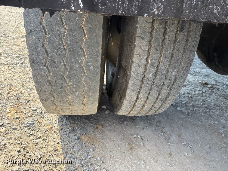 image for item DT0102 2001 International 4900 oil distributor truck