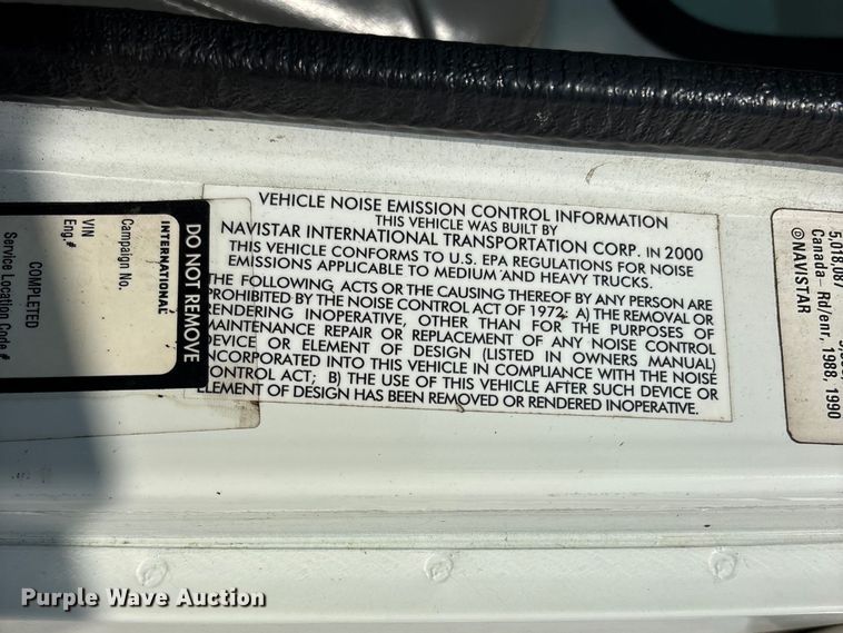 image for item DT0102 2001 International 4900 oil distributor truck