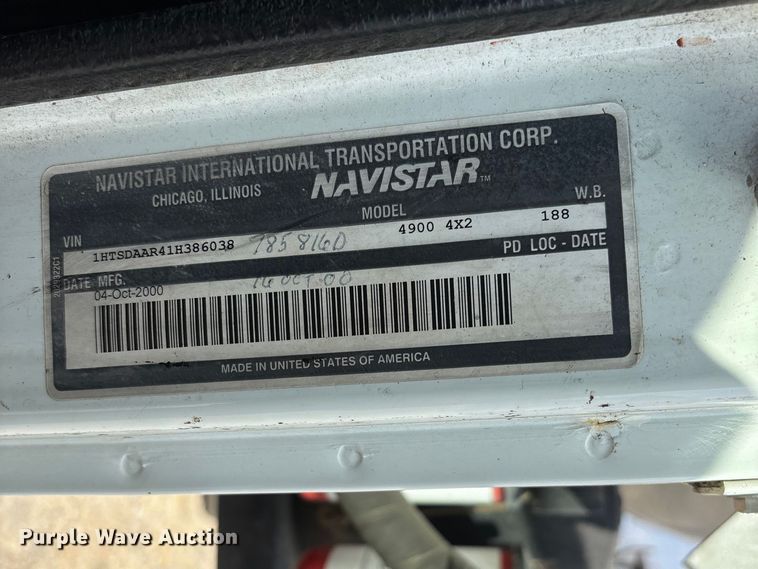 image for item DT0102 2001 International 4900 oil distributor truck