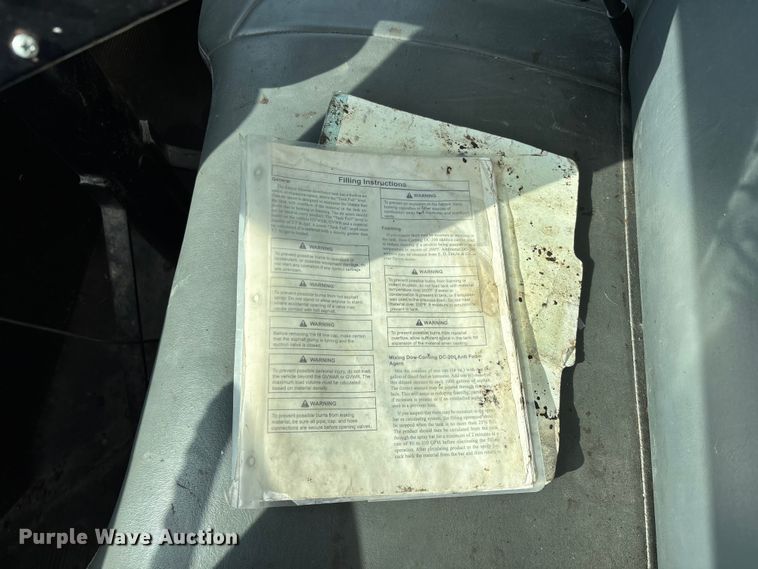 image for item DT0102 2001 International 4900 oil distributor truck