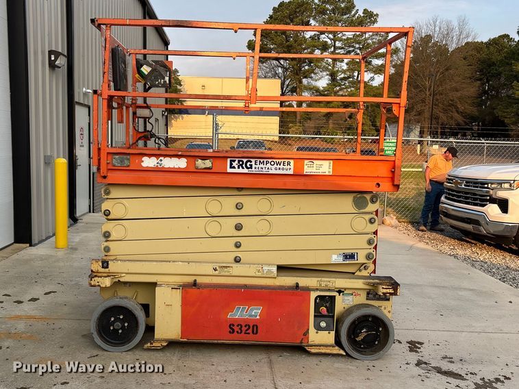 image for item DT0103 2013 JLG 3248RS scissor lift